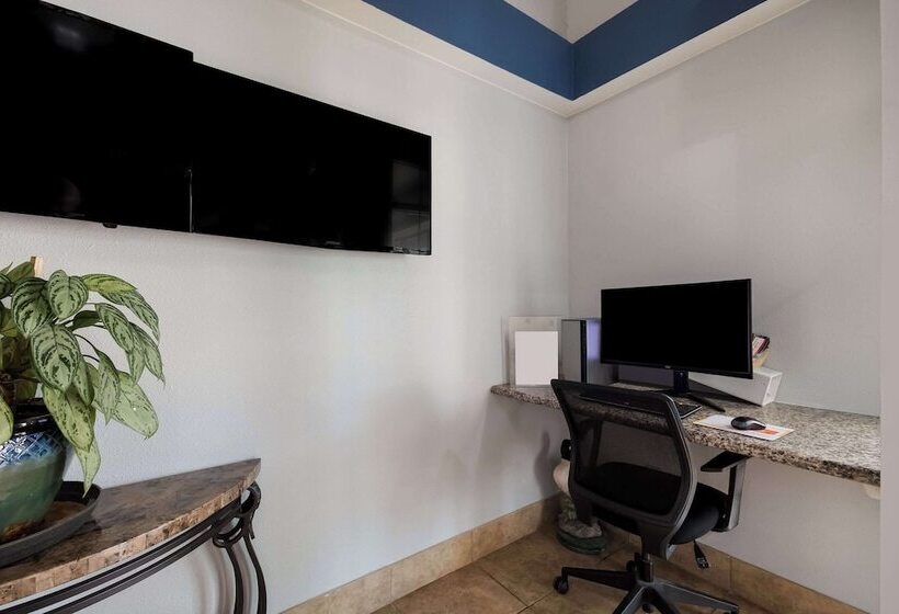 בית מלון כפרי Quality Inn & Suites Oklahoma City North