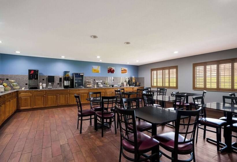 בית מלון כפרי Quality Inn & Suites Oklahoma City North