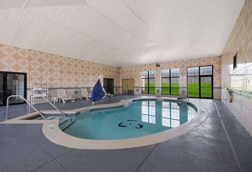 בית מלון כפרי Quality Inn & Suites Oklahoma City North