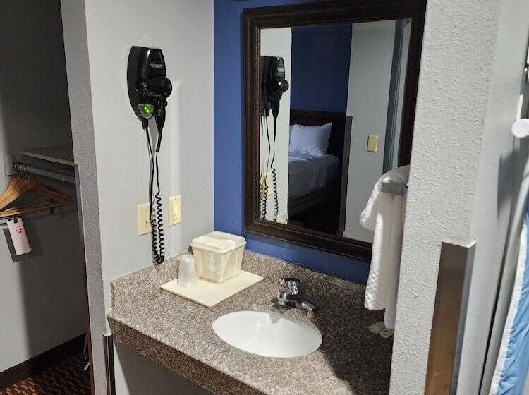 בית מלון כפרי Quality Inn & Suites Oklahoma City North