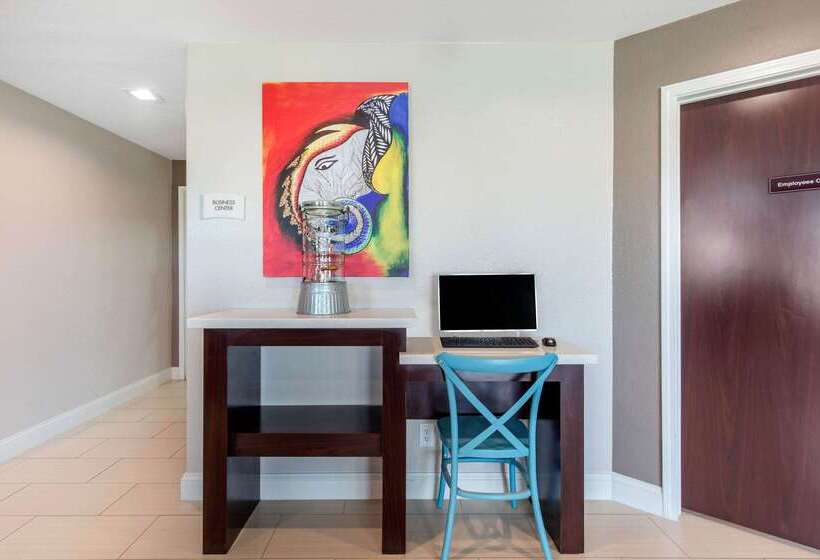 فندق Quality Inn & Suites Port Arthur  Nederland