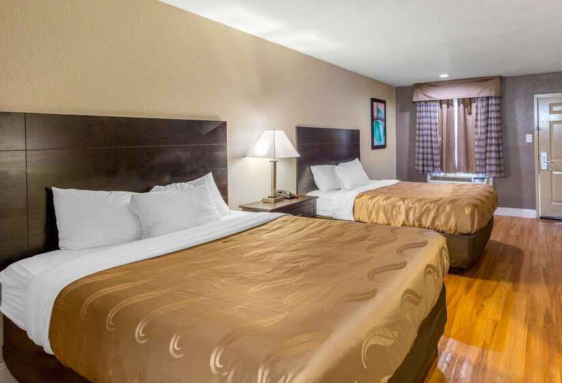 בית מלון כפרי Quality Inn & Suites Port Arthur  Nederland