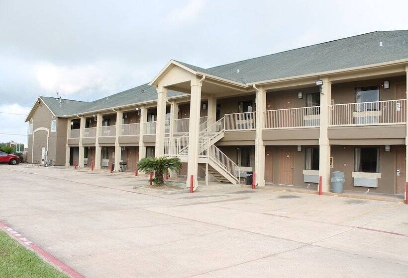 בית מלון כפרי Quality Inn & Suites Port Arthur  Nederland