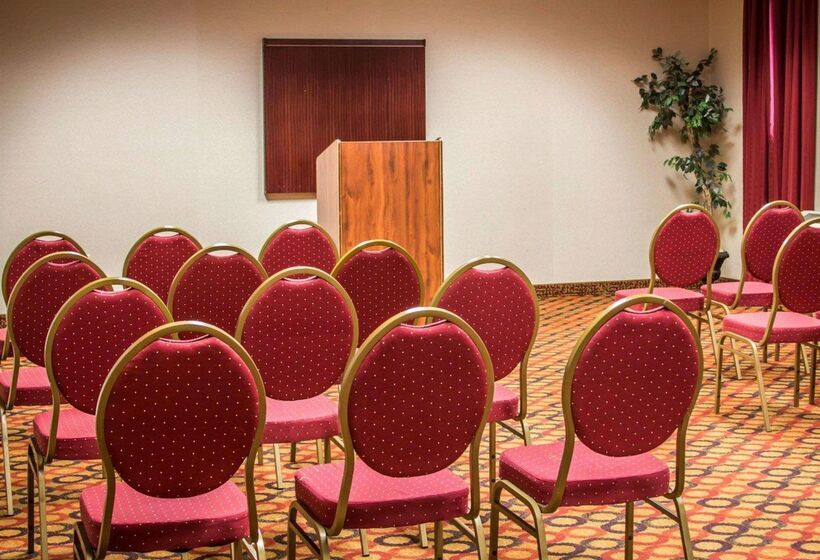 Отель Quality Inn & Suites