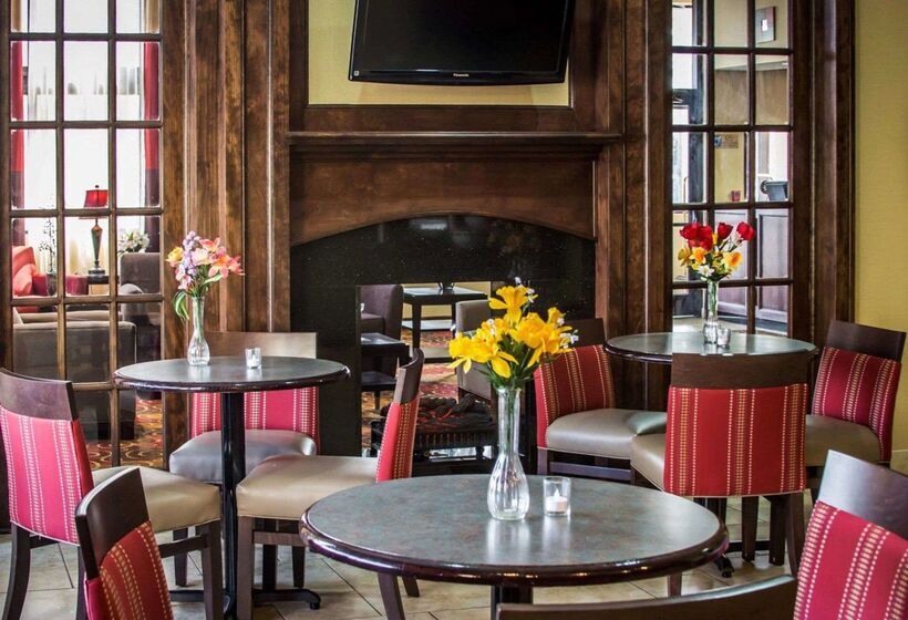 Отель Quality Inn & Suites