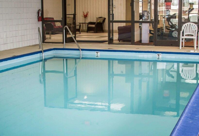 Отель Quality Inn & Suites