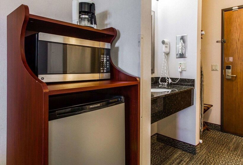 فندق Quality Inn & Suites Stoughton  Madison South