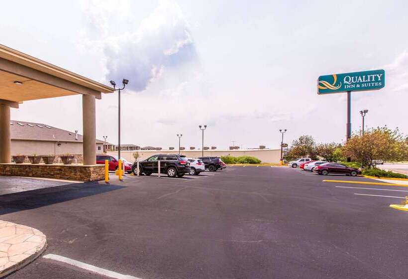 فندق Quality Inn & Suites University