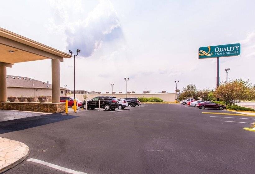 酒店 Quality Inn & Suites University