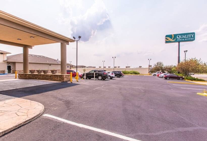 酒店 Quality Inn & Suites University