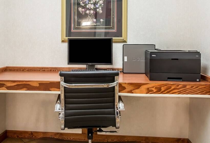 فندق Quality Inn & Suites University