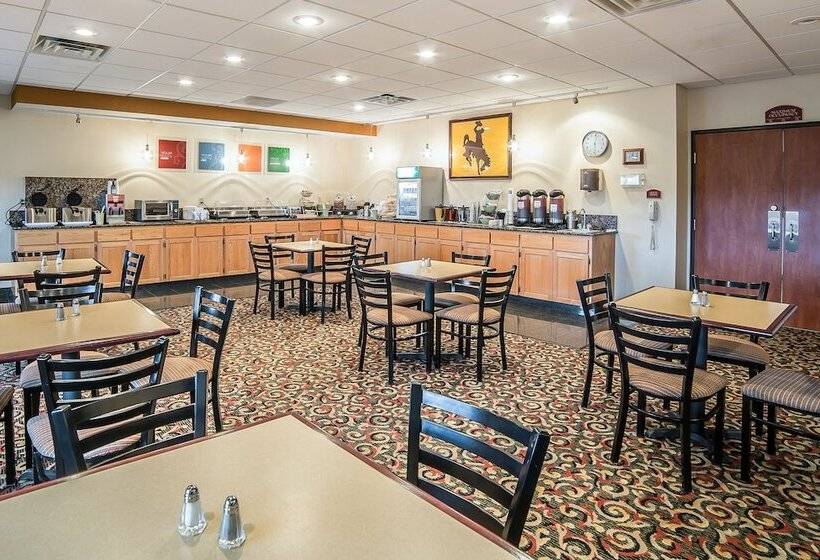 酒店 Quality Inn & Suites University