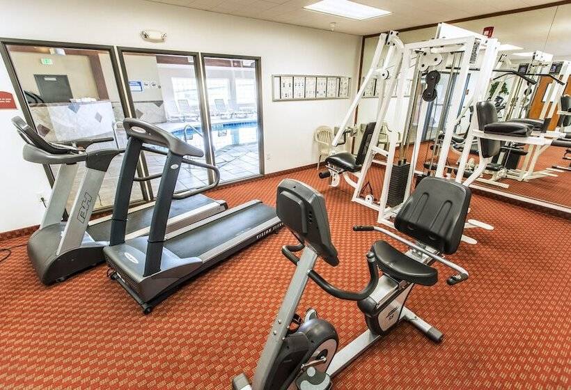 酒店 Quality Inn & Suites University