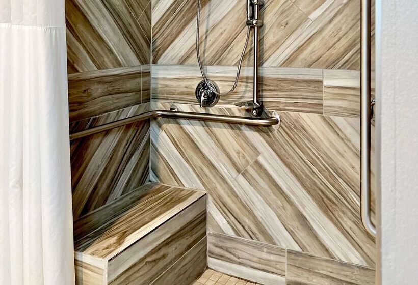 Отель Quality Inn & Suites Wisconsin Dells Downtown   Waterparks Area