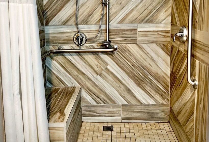 هتل Quality Inn & Suites Wisconsin Dells Downtown   Waterparks Area
