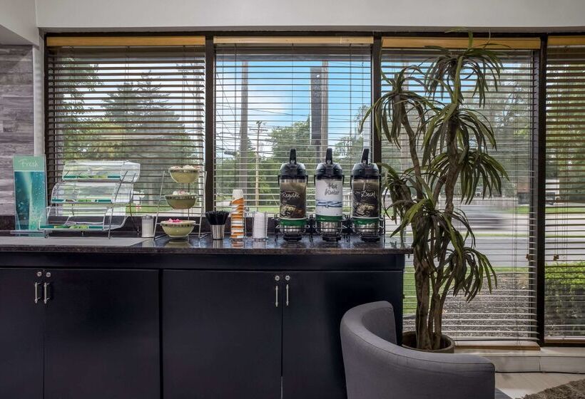 فندق Quality Inn