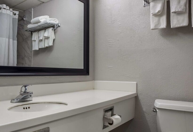 فندق Quality Inn