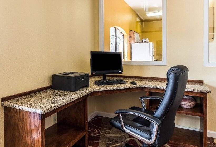 호텔 Quality Inn University Near Downtown