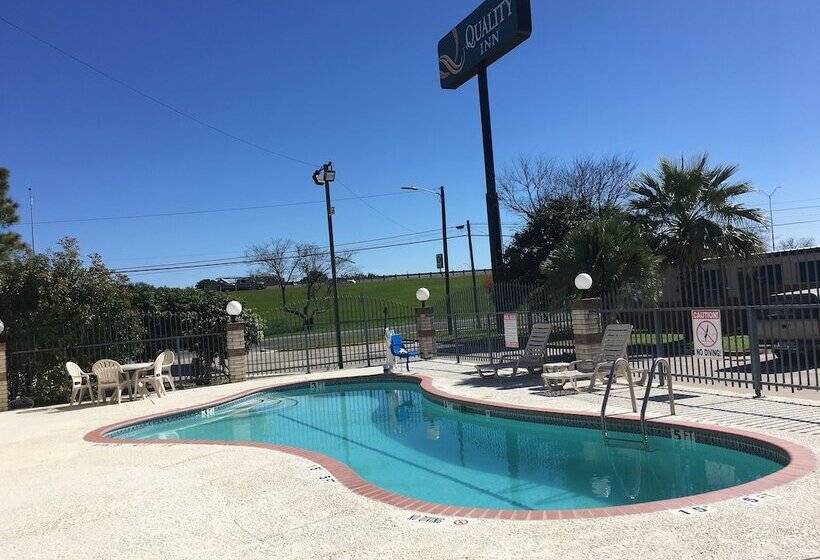 호텔 Quality Inn University Near Downtown