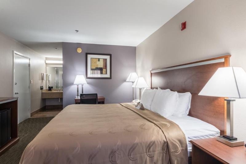 호텔 Quality Inn University Near Downtown