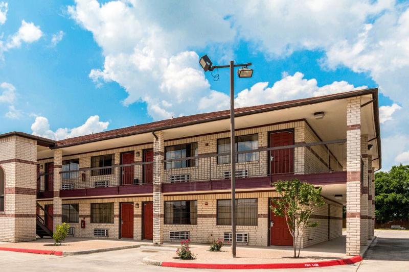 호텔 Quality Inn University Near Downtown