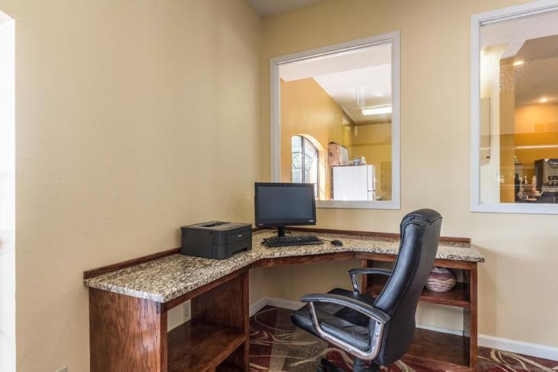 호텔 Quality Inn University Near Downtown