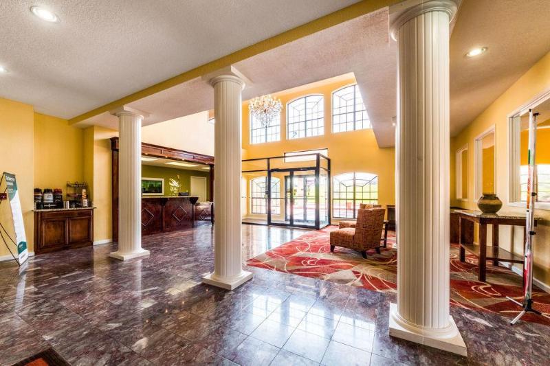 호텔 Quality Inn University Near Downtown