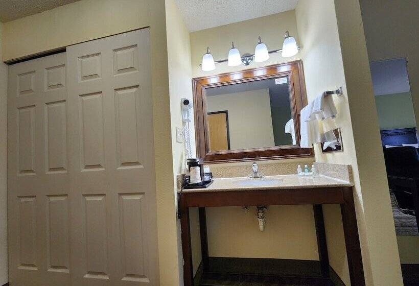 فندق Quality Inn