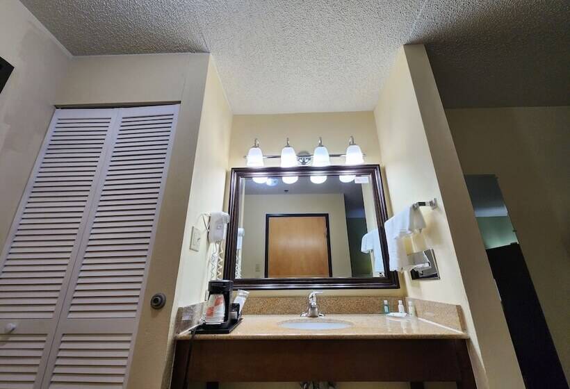 فندق Quality Inn