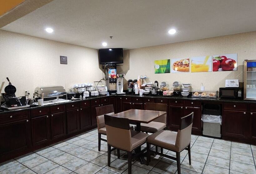 فندق Quality Inn