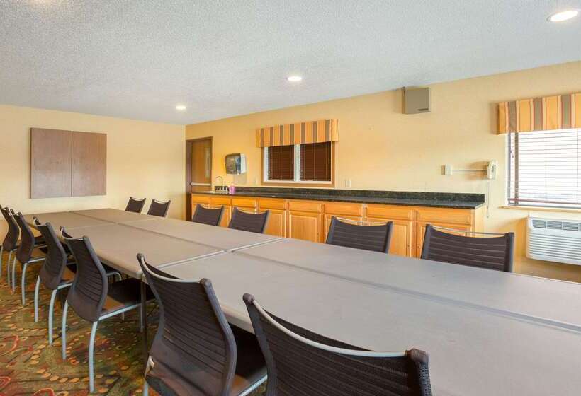 בית מלון כפרי Quality Inn