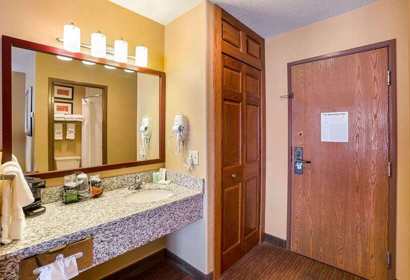 فندق Quality Inn