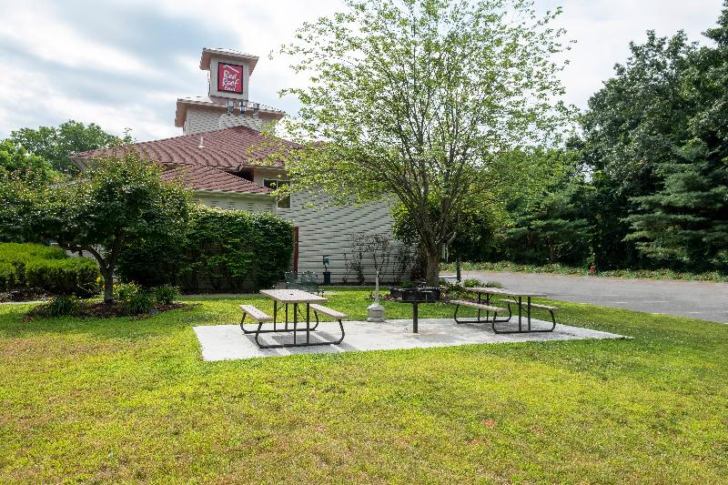 בית מלון כפרי Red Roof Inn Clifton Park