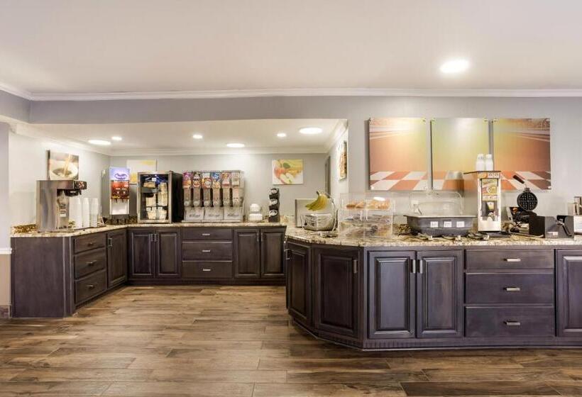 فندق Red Roof Inn & Suites Athens, Al