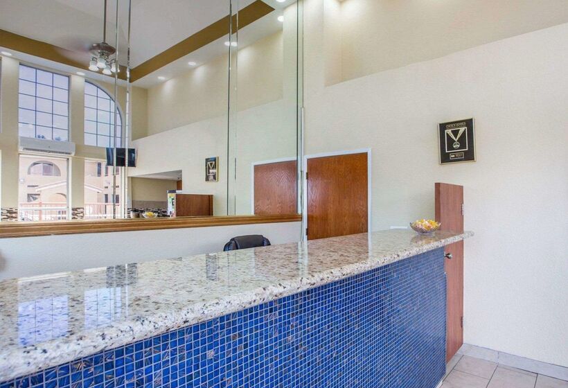 فندق Rodeway Inn Delano