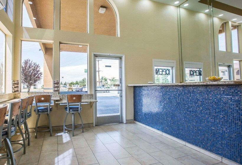 فندق Rodeway Inn Delano