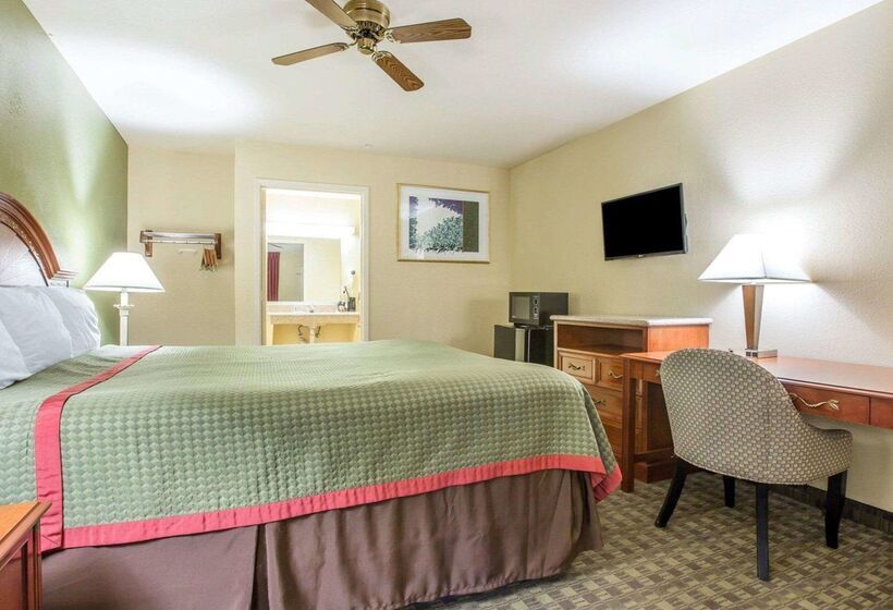 فندق Rodeway Inn Delano