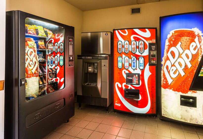 בית מלון כפרי Rodeway Inn