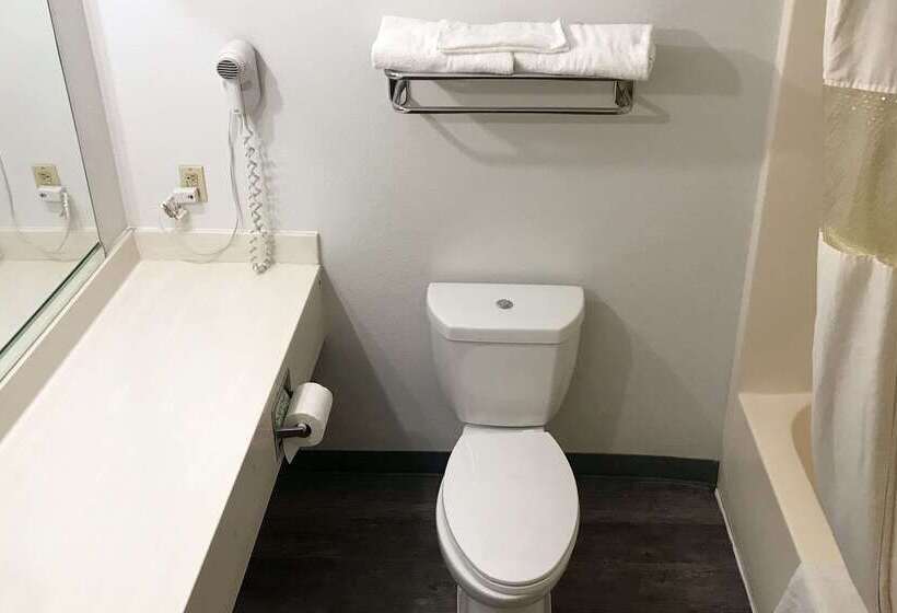 בית מלון כפרי Rodeway Inn