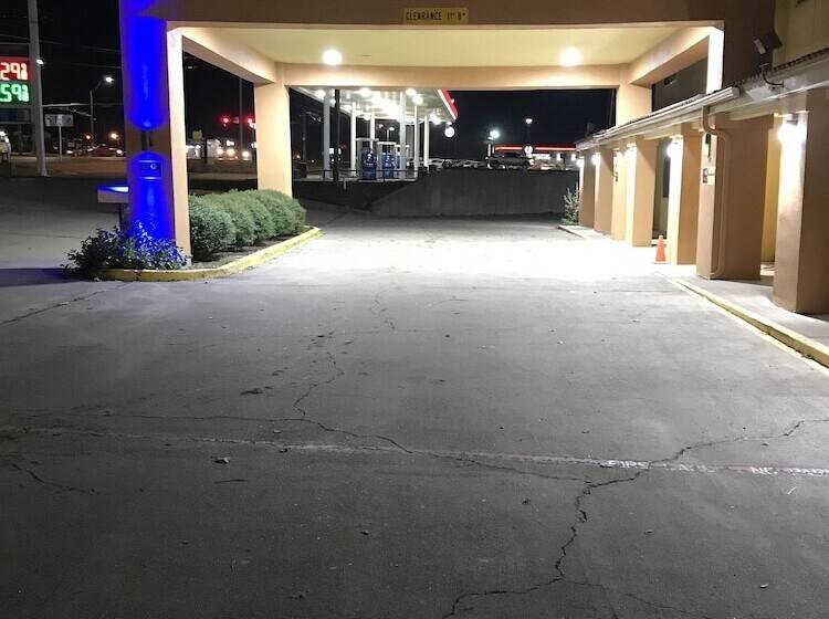 בית מלון כפרי Rodeway Inn