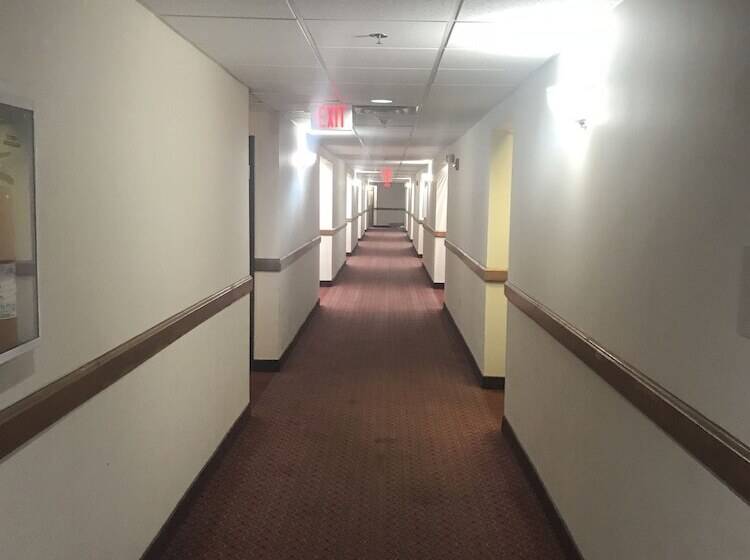 בית מלון כפרי Rodeway Inn