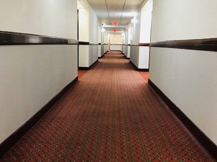 בית מלון כפרי Rodeway Inn