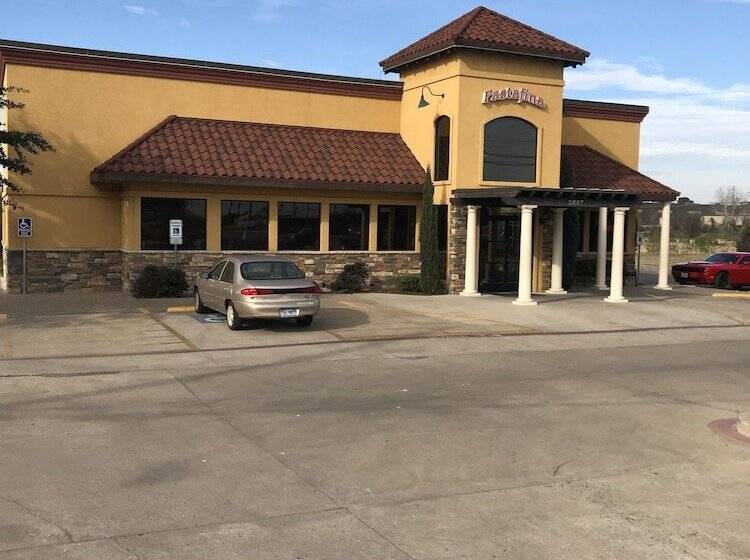 בית מלון כפרי Rodeway Inn