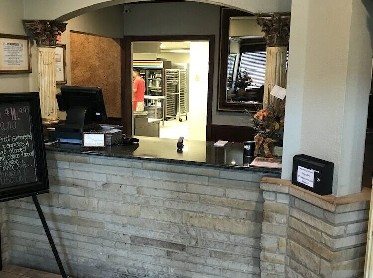 בית מלון כפרי Rodeway Inn