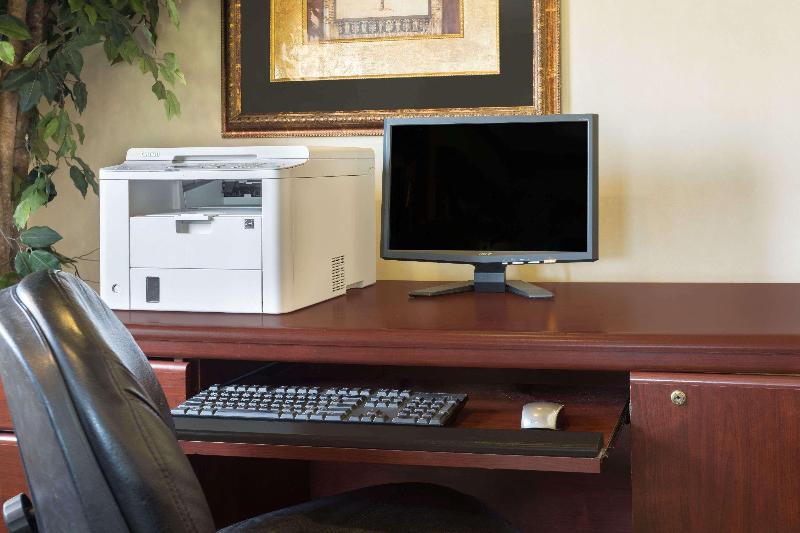 فندق Rodeway Inn & Suites