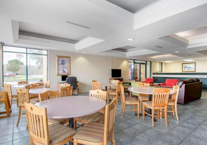 ホテル Rodeway Inn