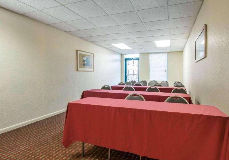 ホテル Rodeway Inn