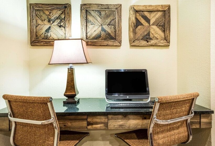 فندق Super 8 By Wyndham Clovis