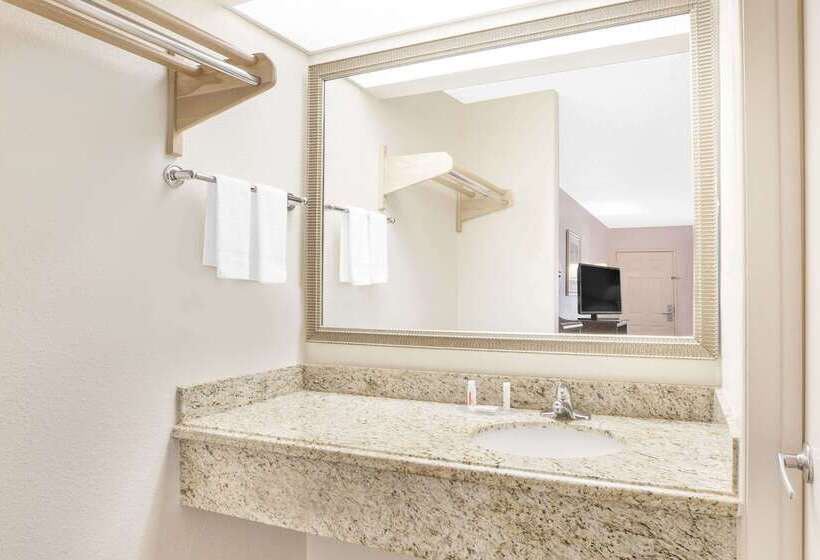 فندق Super 8 By Wyndham Corpus Christi