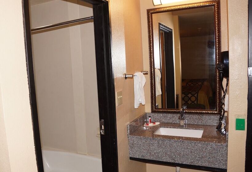 فندق Super 8 By Wyndham Farmers Branch/north Dallas